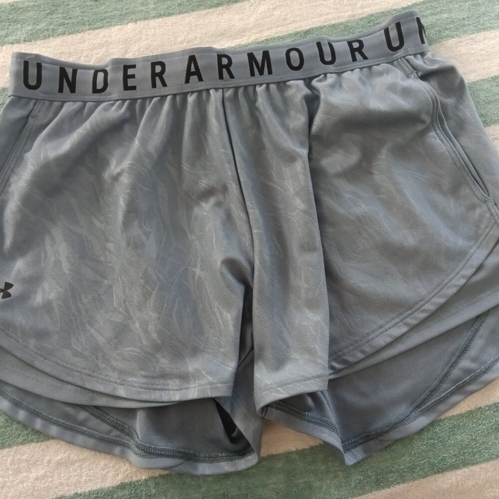 NWOT UNDER ARMOUR GRAY PATTERNED ATHLETIC / GYM SHORTS, SIZE "L"